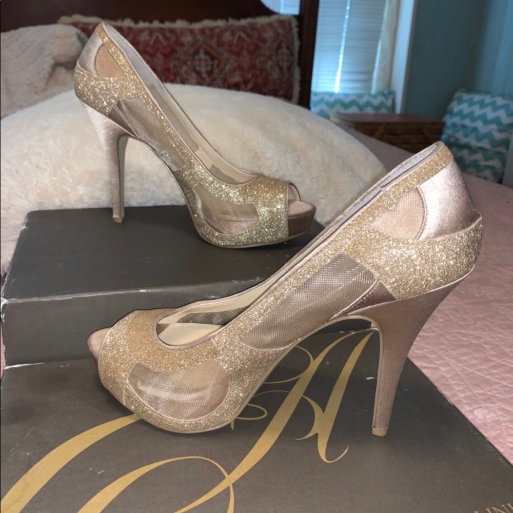 Shoes - Picture 1 of 8